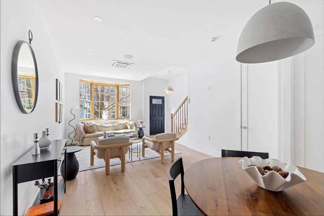 10 Hausman St in Brooklyn, NY - Building Photo
