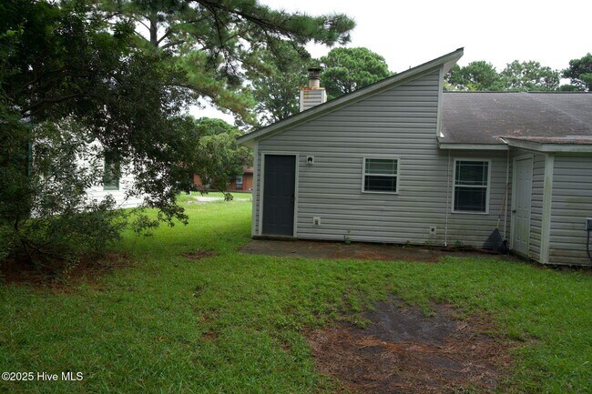 115 Village Cir in Jacksonville, NC - Foto de edificio - Building Photo