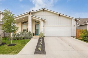 8400 Skytex St in Austin, TX - Building Photo