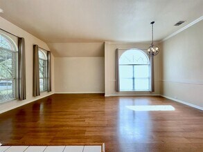 1725 Dapplegrey Ln in Austin, TX - Building Photo - Building Photo