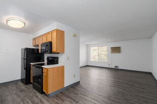 Northridge Court in Spokane, WA - Building Photo