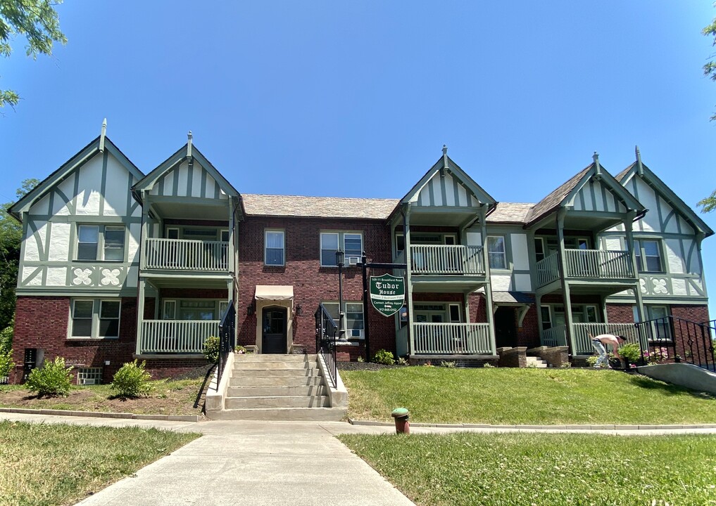 111 Brookford Rd, Unit 2 in Syracuse, NY - Building Photo