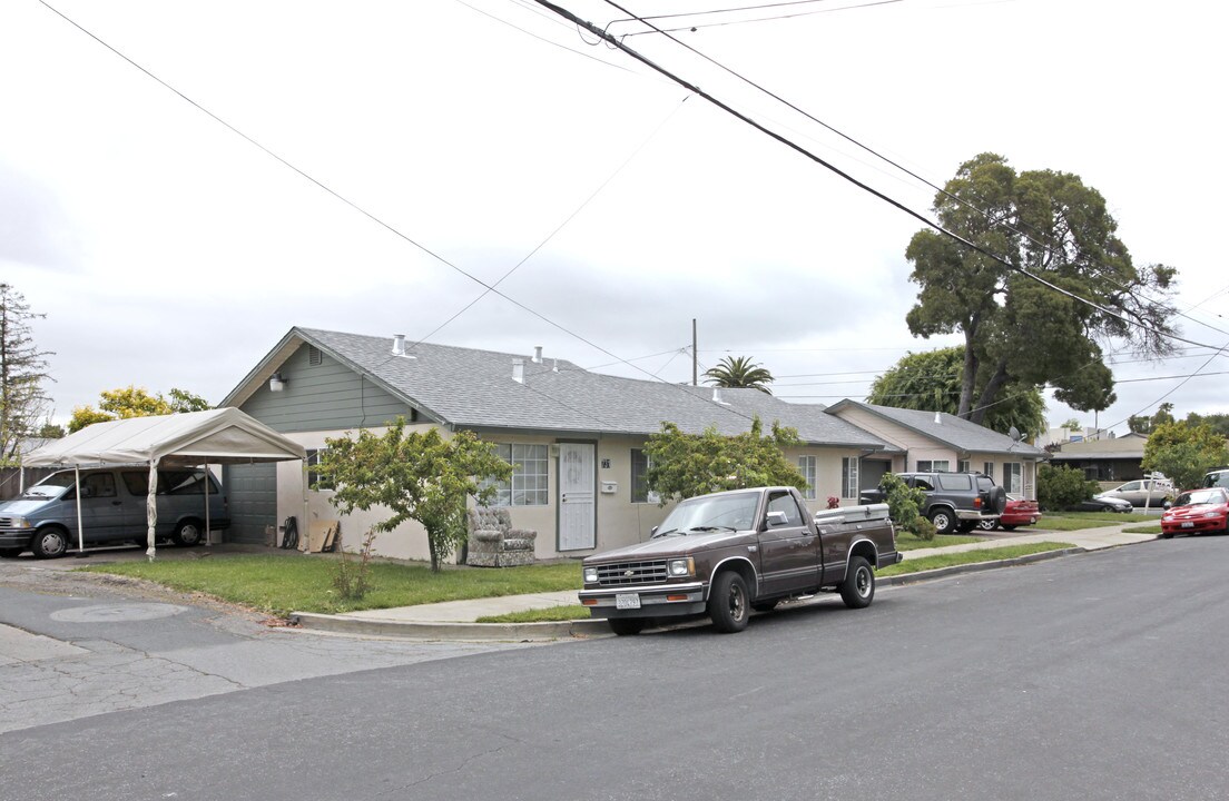 731-739 Cleveland St in Redwood City, CA - Foto de edificio