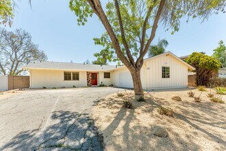 190 Knollwood Dr in Thousand Oaks, CA - Building Photo - Building Photo