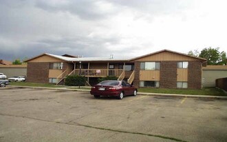 1916 Meadow Dr Apartments