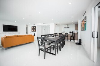 5600 Collins Ave in Miami, FL - Building Photo - Building Photo