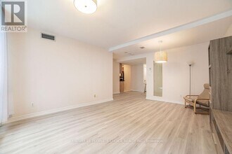 263-263 Wellington St W in Toronto, ON - Building Photo - Building Photo