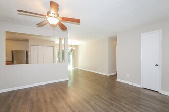 1964 Taffeta Trail in Lithonia, GA - Foto de edificio - Building Photo