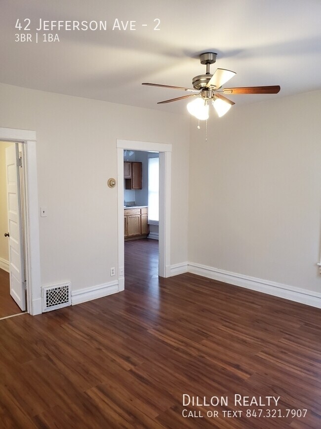 42 Jefferson Ave-Unit -2 in Waukegan, IL - Building Photo - Building Photo