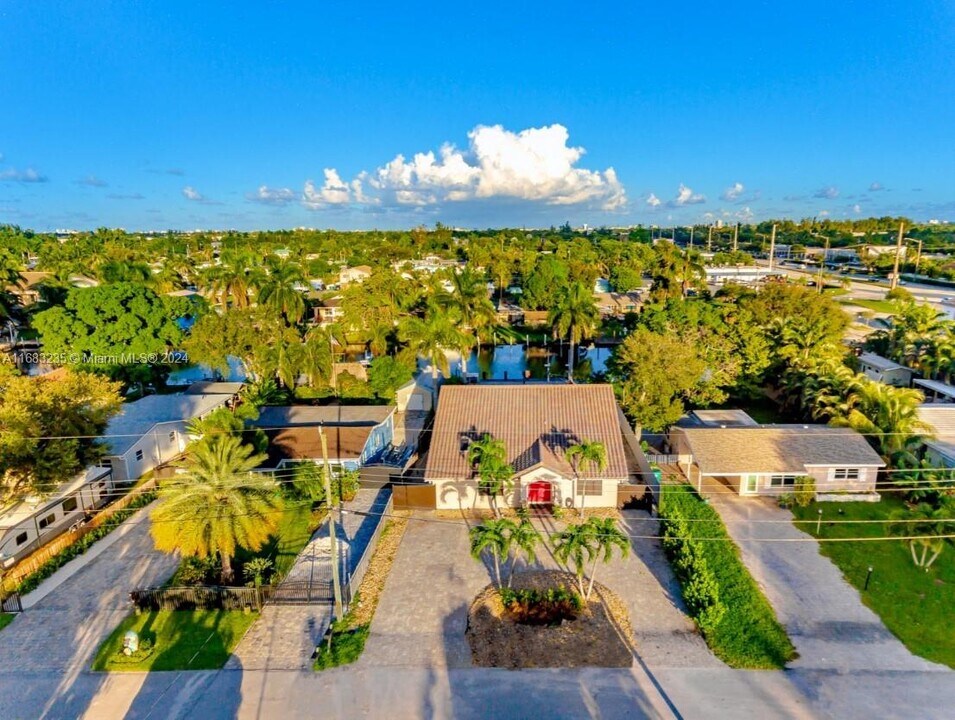 4732 SW 35th Ave in Fort Lauderdale, FL - Foto de edificio