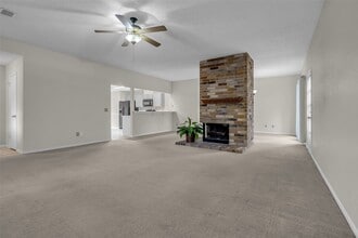 10 Treadwell Ct in Spring, TX - Building Photo - Building Photo