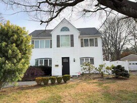 10 The Spur in Syosset, NY - Building Photo