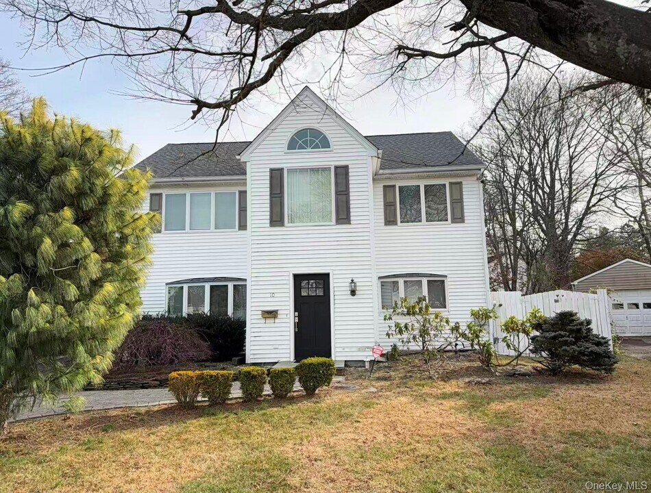 10 The Spur in Syosset, NY - Building Photo