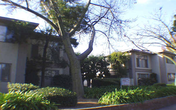 Casa Sierra Apartments in Pasadena, CA - Building Photo