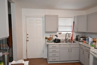 402 S Ave B in Burkburnett, TX - Building Photo - Building Photo