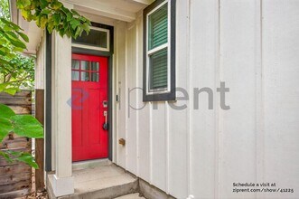 1511 E Sandalwood Ln in San Antonio, TX - Building Photo - Building Photo