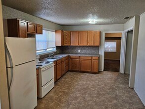 1014 E Amazon St in Portales, NM - Building Photo - Building Photo