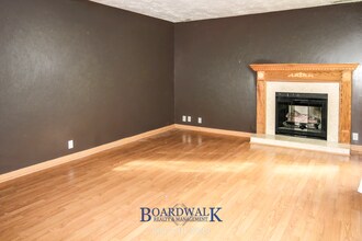 7913 Harvel Dr in Sandy, UT - Foto de edificio - Building Photo