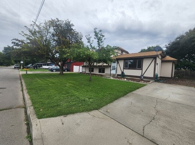 10924 E Fairview Ave