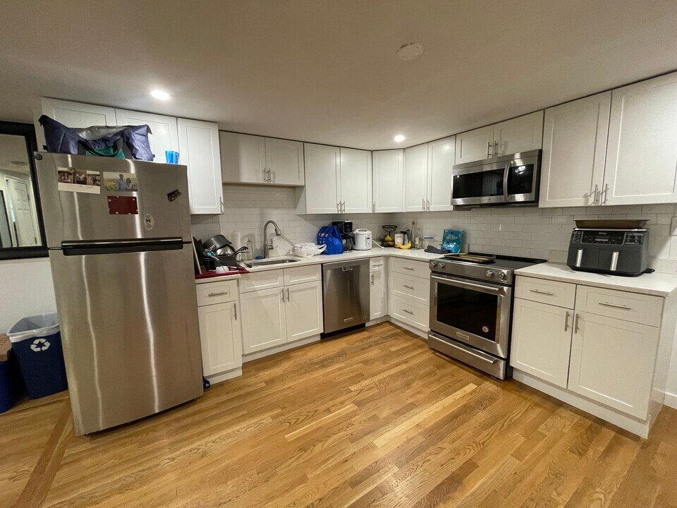 15 G St, Unit 2 in Boston, MA - Building Photo