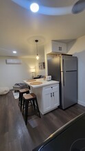 2119 Las Colinas Ave, Unit Eagle Rock Cottage in Los Angeles, CA - Foto de edificio - Building Photo