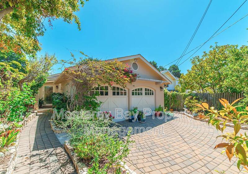 24809 Santa Fe St in Carmel By The Sea, CA - Foto de edificio