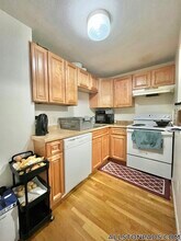 26 Allston St, Unit 11 in Boston, MA - Foto de edificio - Building Photo