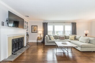 34 Oakwood Ave in Montclair, NJ - Building Photo - Building Photo