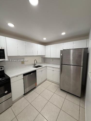 8615 NW 8th St in Miami, FL - Building Photo