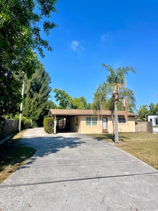 27830 Old Seaboard Rd in Bonita Springs, FL - Building Photo