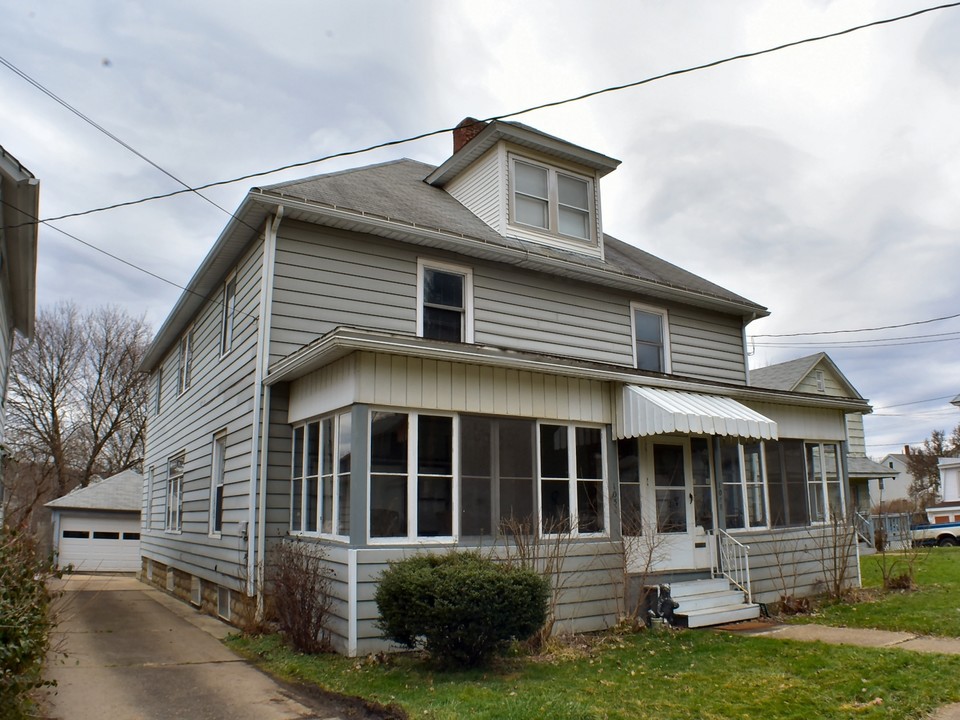 1048-1050 Liberty St in Meadville, PA - Building Photo