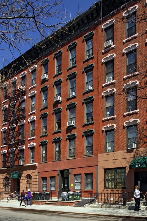 635 E Sixth St in New York, NY - Foto de edificio