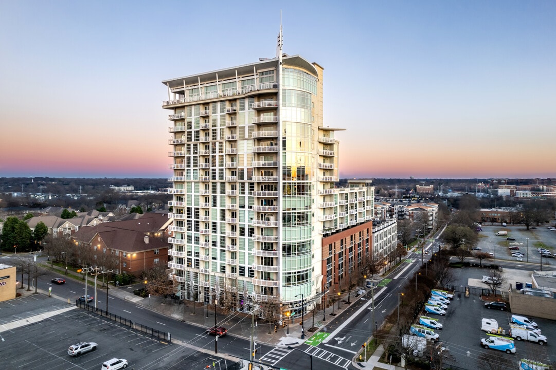 Courtside Condominiums in Charlotte, NC - Building Photo