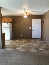 130 Park Pl in Salem, SD - Foto de edificio - Building Photo