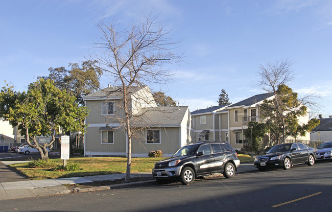 Rosefield Village in Alameda, CA - Foto de edificio - Building Photo