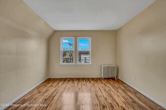 402 Scott St in Wilkes-Barre, PA - Building Photo - Building Photo