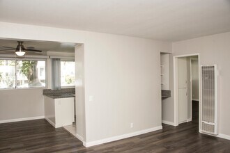 4760 Kester Ave in Los Angeles, CA - Building Photo - Building Photo