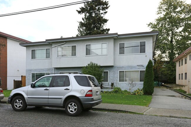 6730 Sussex Av in Burnaby, BC - Building Photo - Building Photo