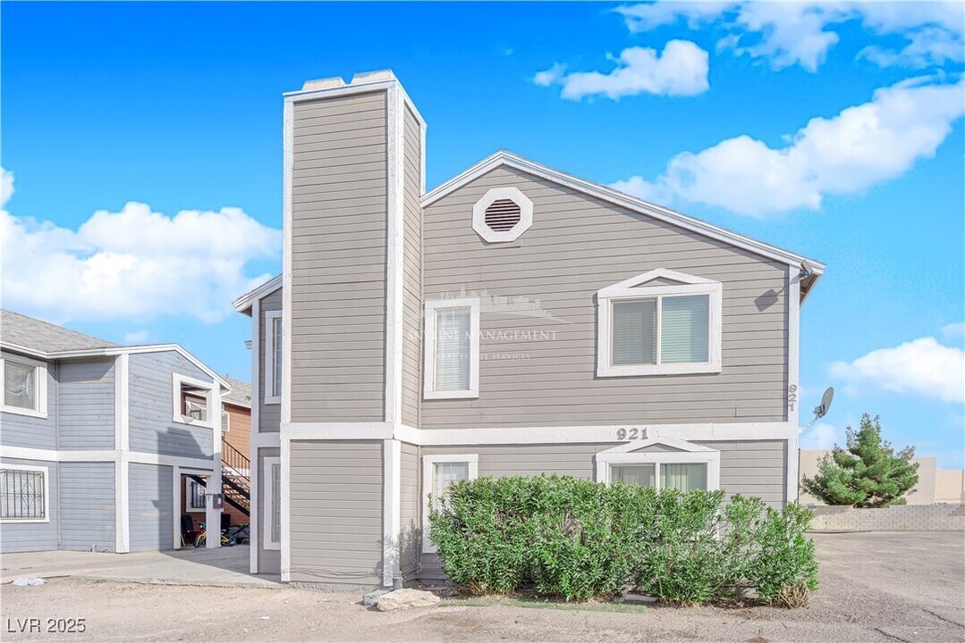 921 Snug Harbor St in Las Vegas, NV - Building Photo