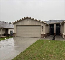6505 NW Vandergriff St in Bentonville, AR - Building Photo