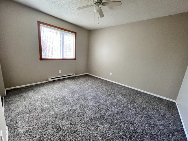 2333 S 17th St, Unit 12 in Grand Forks, ND - Foto de edificio - Building Photo