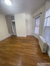 35 Harvard St, Unit 1 in Brookline, MA - Foto de edificio - Building Photo