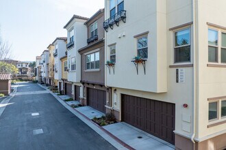 2025-2065 San Luis Ave in Mountain View, CA - Foto de edificio - Building Photo