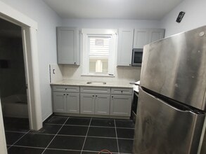 26 Caroline Ave, Unit 1st Floor in Clifton, NJ - Foto de edificio - Building Photo