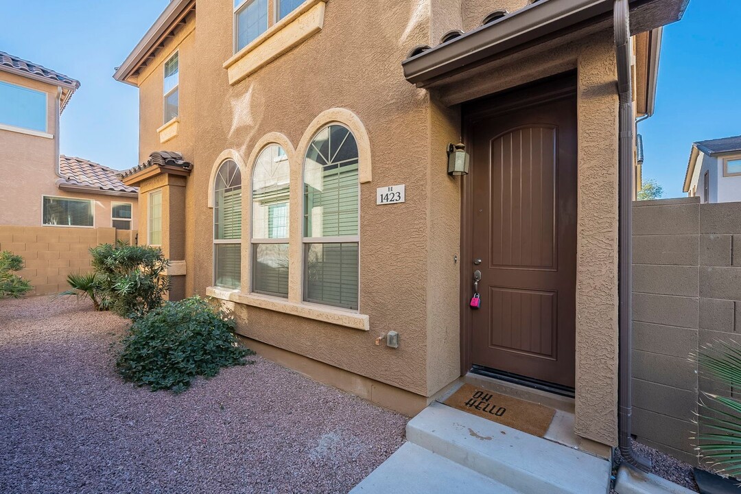 1423 S Moccasin Trail in Gilbert, AZ - Building Photo