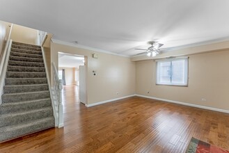 305 Creekside Dr in Bloomingdale, IL - Building Photo - Building Photo