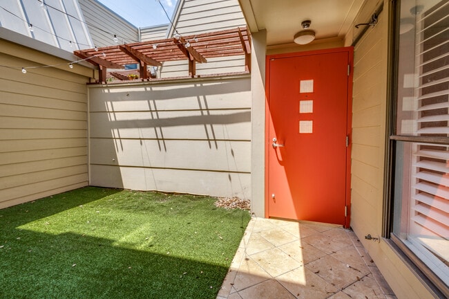 property at 3935 Buena Vista St
