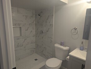 5504 Carville Ave, Unit Apt B in Arbutus, MD - Foto de edificio - Building Photo