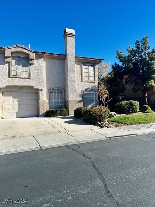 1624 Coyote Run Dr in Henderson, NV - Building Photo