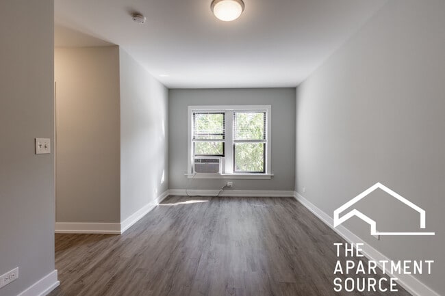 703 W Brompton Ave, Unit 11 in Chicago, IL - Building Photo - Building Photo